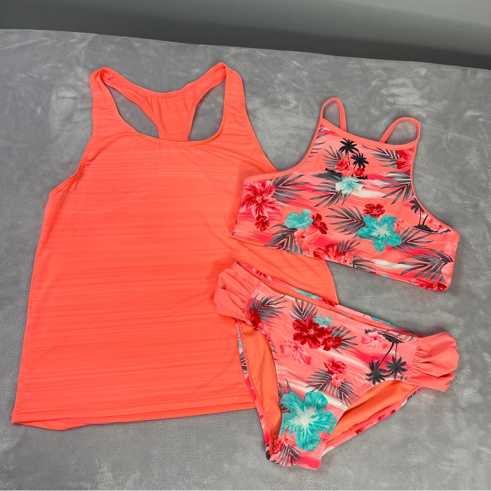 Girls 3 piece swim set.
